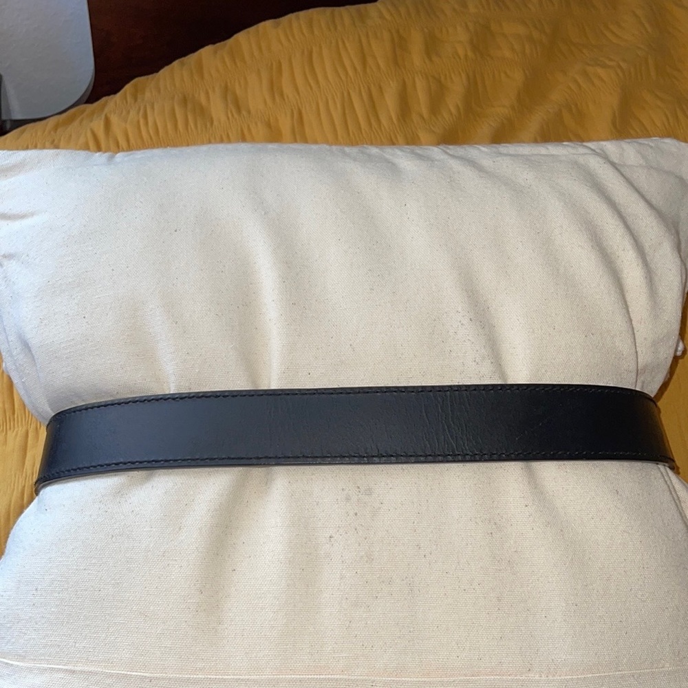 Micheal Kors Black Leather Belt - Picture 4 of 11